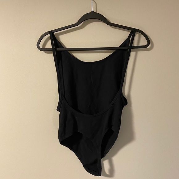 Aritzia backless bodysuit Size M - Picture 2 of 2